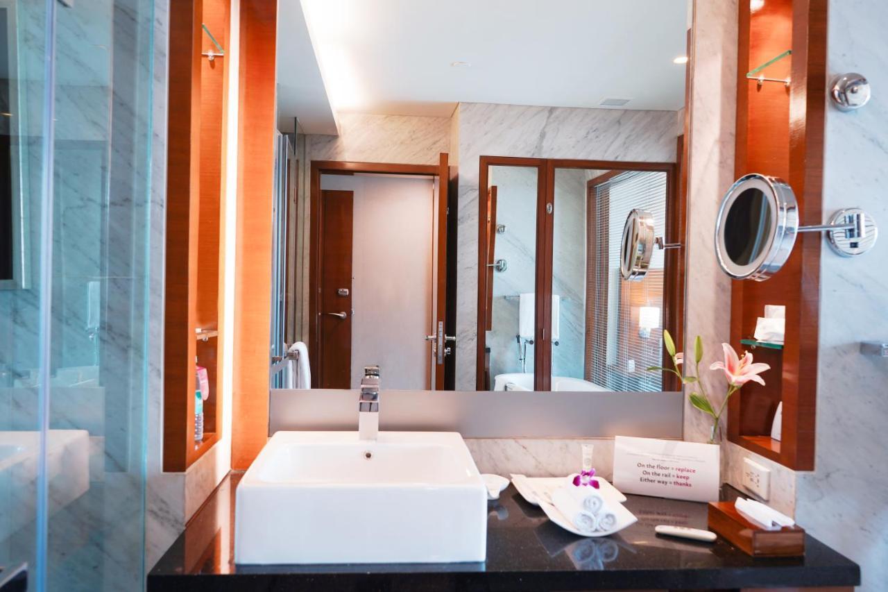King Room with City View - Smoking with 15% discount on Food & Beverages, 15% off on Spa Services