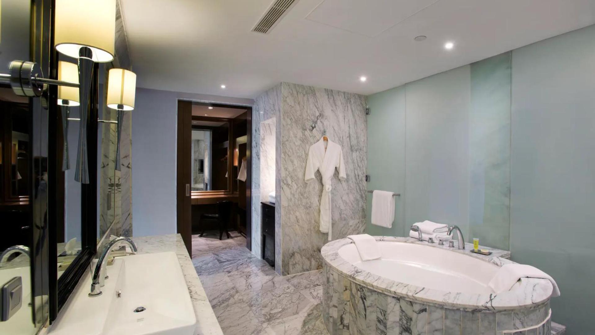 King Room Club Access on Food & Soft Beverages on Spa & Confirmed late check out till 1400 Hrs