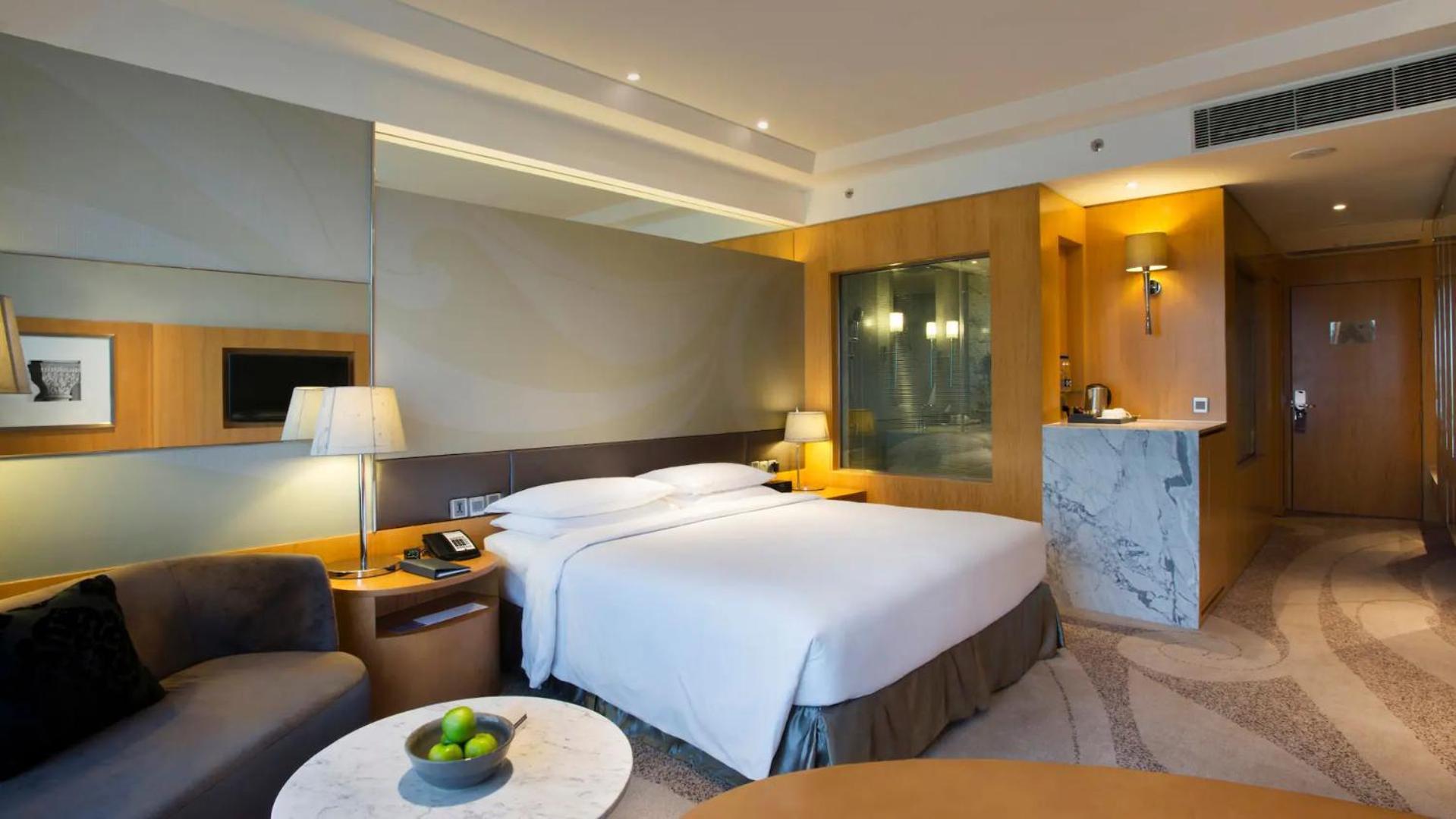 King Room Club Access on Food & Soft Beverages on Spa & Confirmed late check out till 1400 Hrs